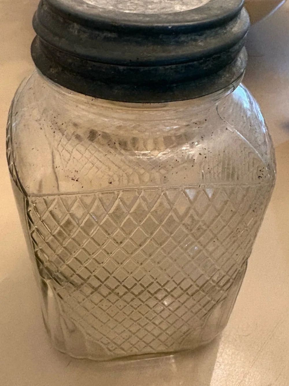Clear Glass Diamond-Pattern Decorative Jar - Vintage Style